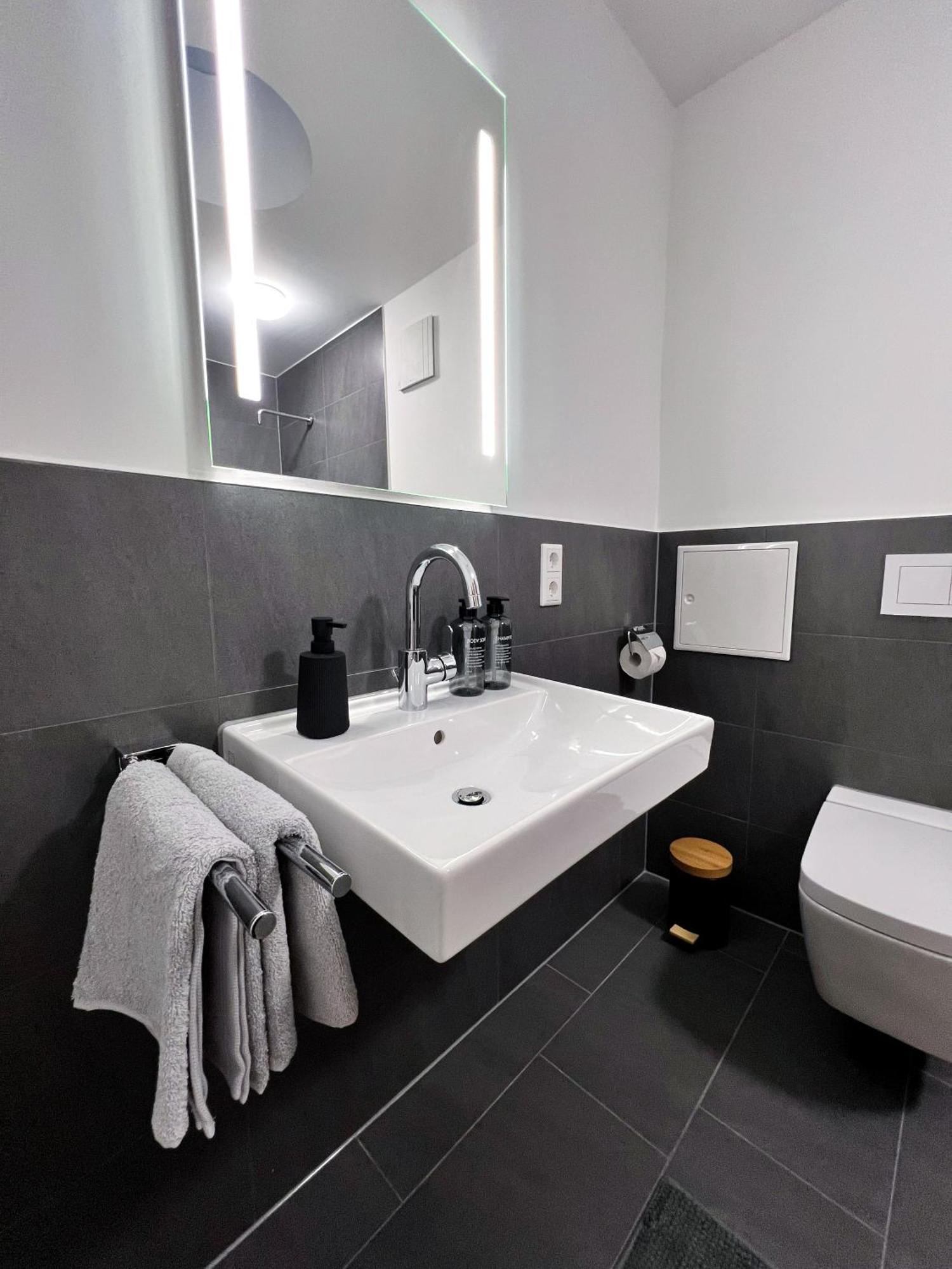 Zentrale Wohlfuehloase Mit Parkplatz Apartment ออสนาบรึค ภายนอก รูปภาพ